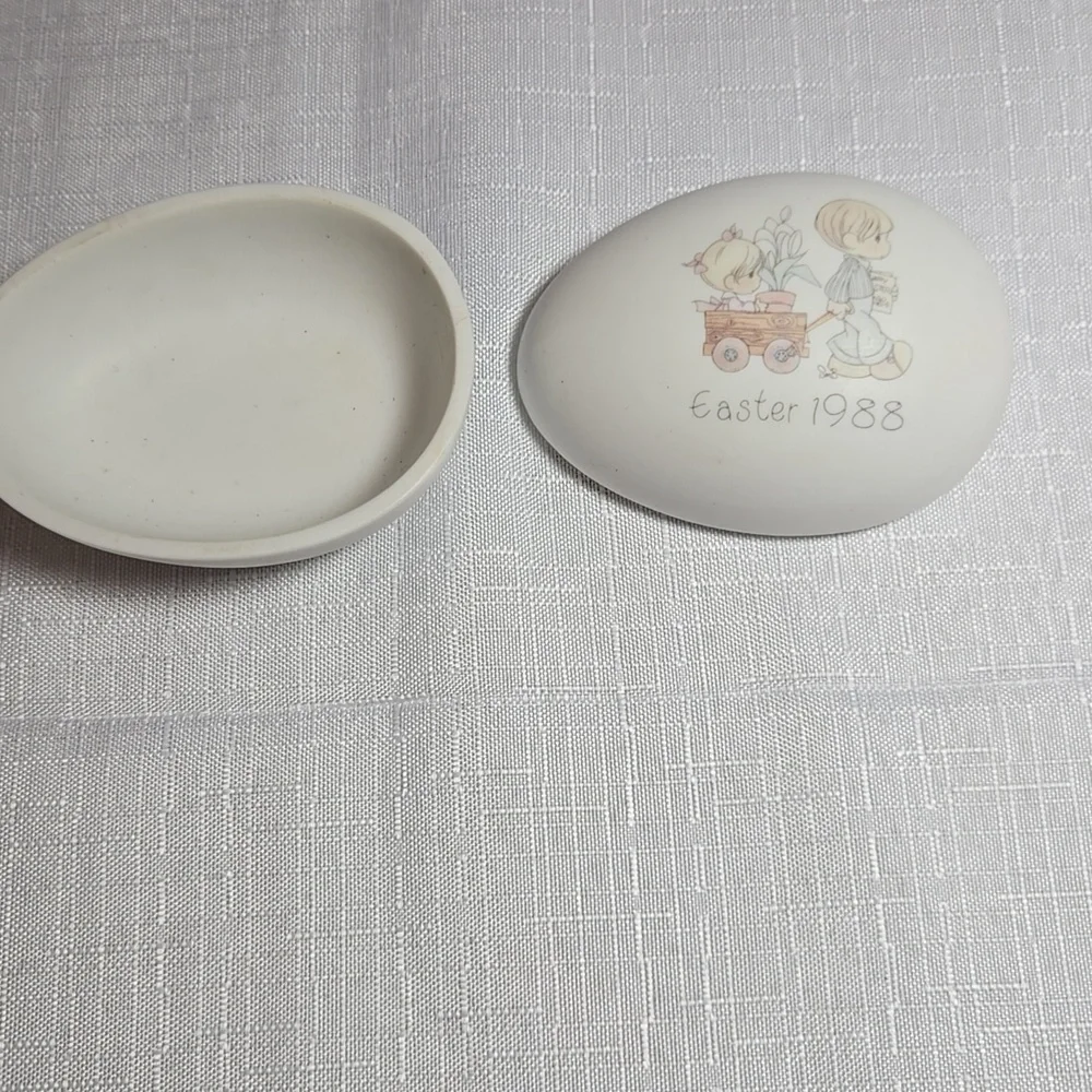 Vintage Enesco Precious Moments Easter 1988 Porcelain Egg Trinket Box Container